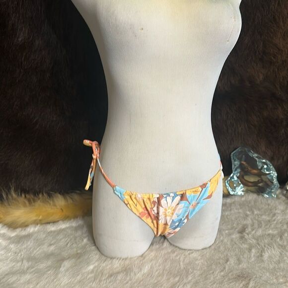 COPY - Rip Curl bikini bottoms M (3180) - Picture 1 of 5